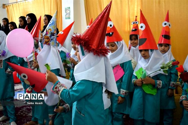 جشن شکوفه ها همزمان با سراسر کشور در مدارس شهر گله‌دار