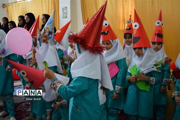 جشن شکوفه ها همزمان با سراسر کشور در مدارس شهر گله‌دار