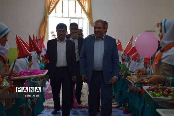 جشن شکوفه ها همزمان با سراسر کشور در مدارس شهر گله‌دار