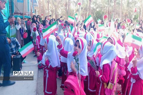 آئین زنگ شکوفه‌ها در کنار تخته