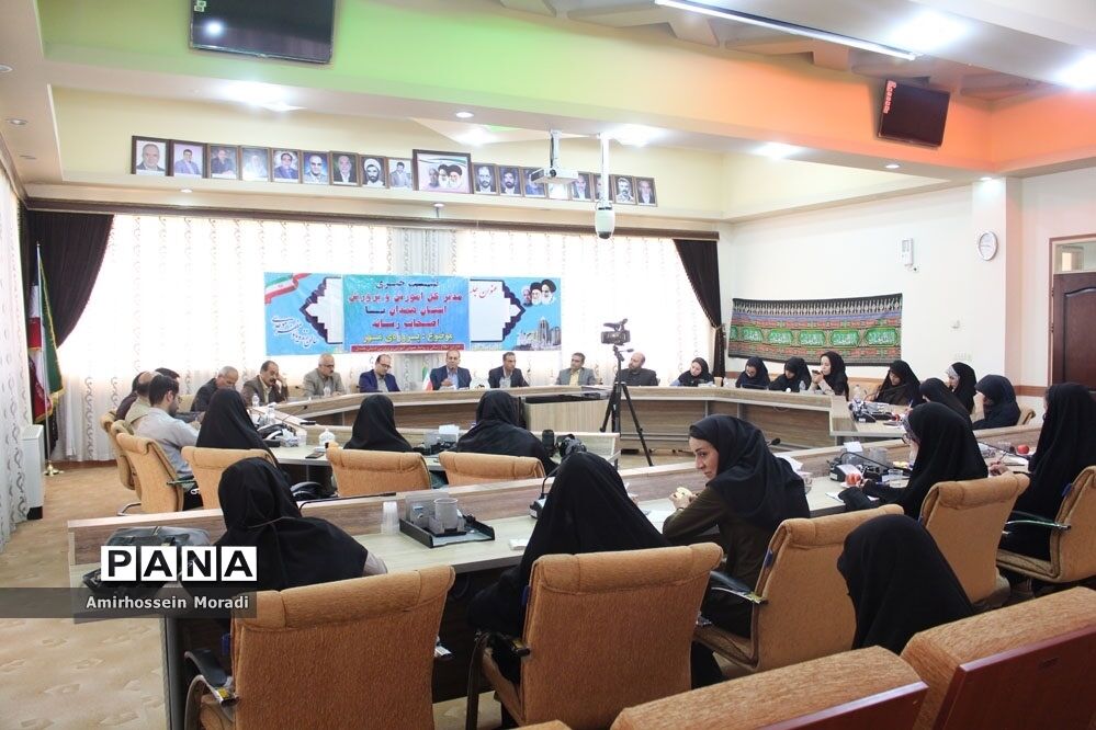 نشست خبری مدیرکل آموزش و پرورش استان همدان با اصحاب رسانه