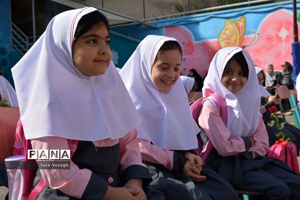 جشن شکوفه‌ها در مدارس شهریار