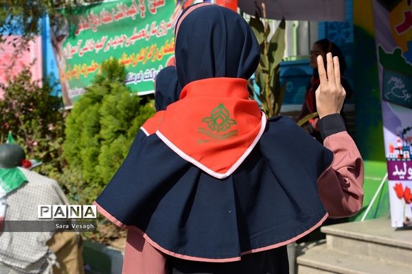 جشن شکوفه‌ها در مدارس شهریار