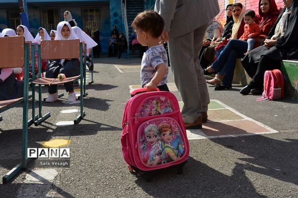 جشن شکوفه‌ها در مدارس شهریار