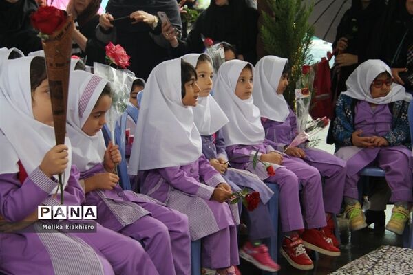 جشن شکوفه‌ها در محمودآباد
