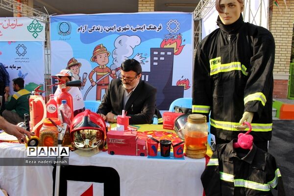نواختن زنگ شکوفه‌ها در بوشهر