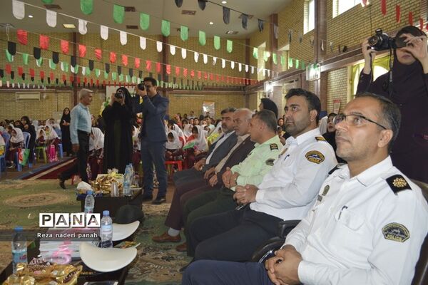نواختن زنگ شکوفه‌ها در بوشهر
