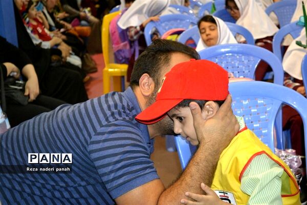 نواختن زنگ شکوفه‌ها در بوشهر