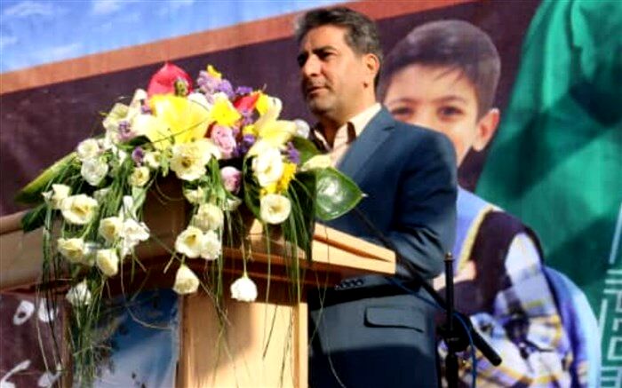 صیدلو:دانش آموزان مراقب هویت انسانی، ایرانی و اسلامی خود باشند
