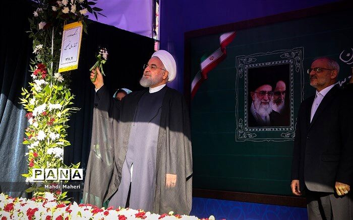روحانی زنگ آغاز سال تحصیلی جدید را نواخت
