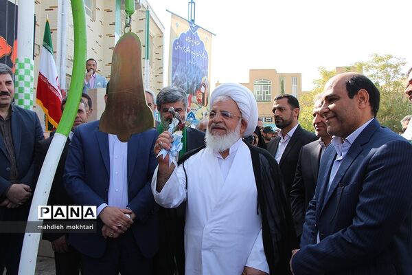 طنین زنگ مهر و مقاومت در مدارس یزد