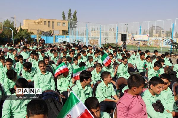 طنین زنگ مهر و مقاومت در مدارس یزد