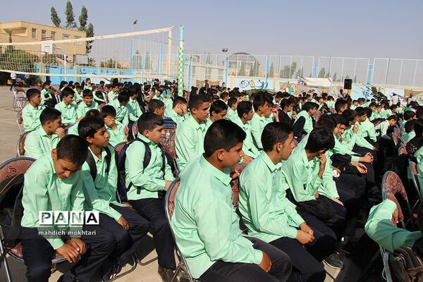 طنین زنگ مهر و مقاومت در مدارس یزد