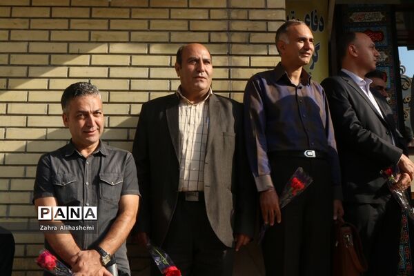 نواخته شدن زنگ سال تحصیلی جدید در دبیرستان شهید مفتح
