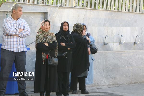 نواخته شدن زنگ سال تحصیلی جدید در دبیرستان شهید مفتح