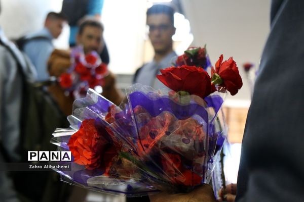 نواخته شدن زنگ سال تحصیلی جدید در دبیرستان شهید مفتح