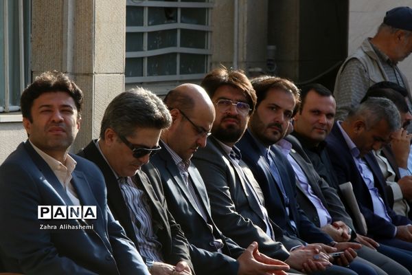 نواخته شدن زنگ سال تحصیلی جدید در دبیرستان شهید مفتح