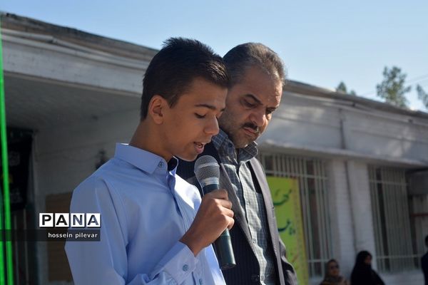 نواخته شدن زنگ روز اول مهر در دبیرستان شهید نواب صفوی بیرجند