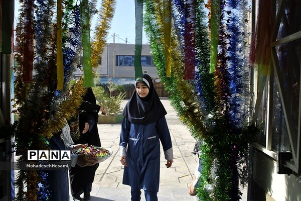زنگ اول مهر در دبیرستان نمونه کاشی نیلوفر