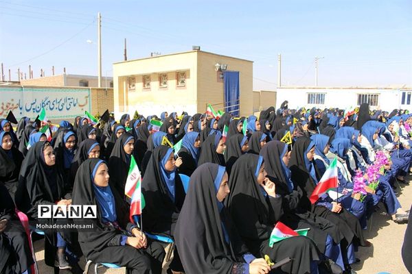 زنگ اول مهر در شهرستان درمیان