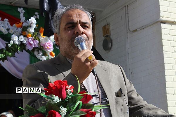 نواختن زنگ مهر ومقاومت در دبیرستان دخترانه حضرت زینب(س) شهرستان بیرجند