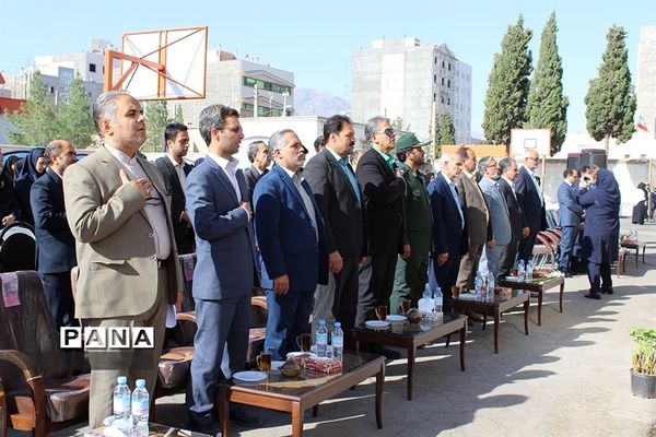 نواختن زنگ مهر ومقاومت در دبیرستان دخترانه حضرت زینب(س) شهرستان بیرجند