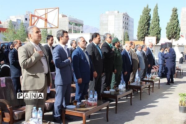 نواختن زنگ مهر ومقاومت در دبیرستان دخترانه حضرت زینب(س) شهرستان بیرجند