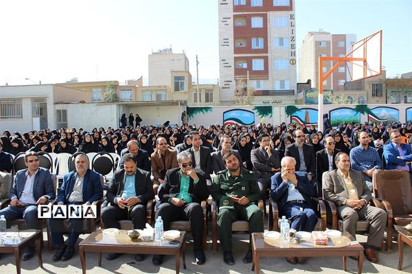 نواختن زنگ مهر ومقاومت در دبیرستان دخترانه حضرت زینب(س) شهرستان بیرجند