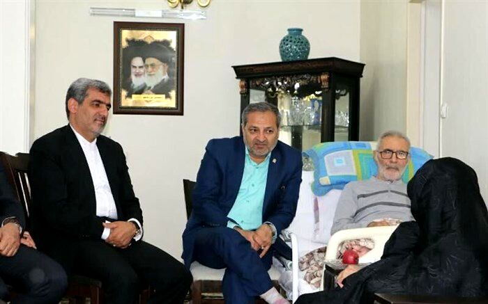 معاون فرهنگی آموزش و پرورش: دیدار با خانواده معظم شهدا روحیه انقلابی را تقویت می‌کند