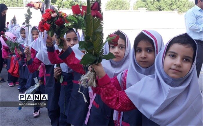 زنگ شکوفه‌ها و آغاز سال تحصیلی در مدارس ابتدایی بخش های خشت وکنارتخته