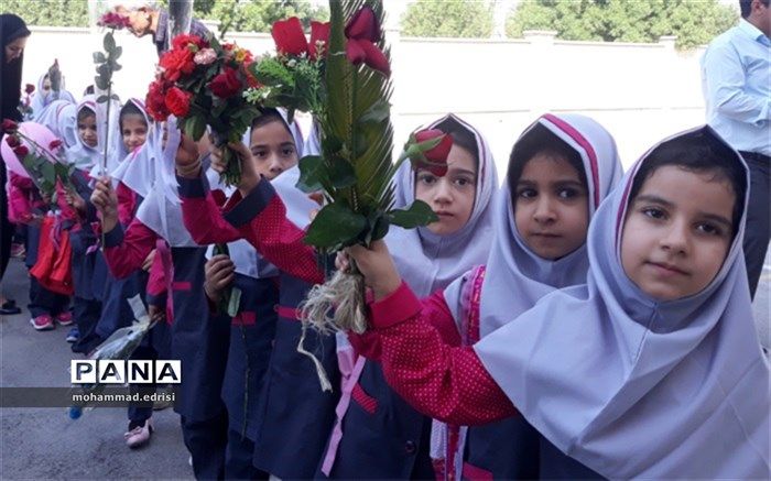 زنگ شکوفه‌ها و آغاز سال تحصیلی در مدارس ابتدایی بخش های خشت وکنارتخته