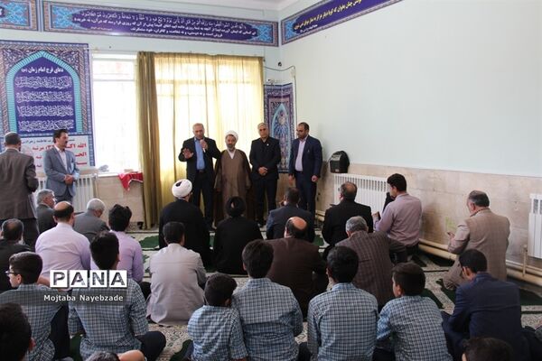 نواخته شدن زنگ مهر در آموزشگاه دخترانه دانش سبزوار