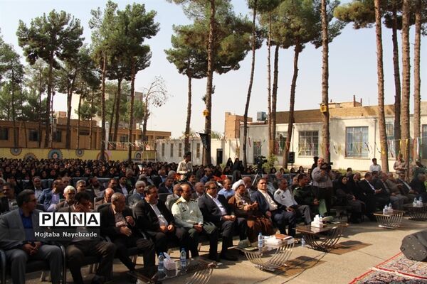 نواخته شدن زنگ مهر در آموزشگاه دخترانه دانش سبزوار