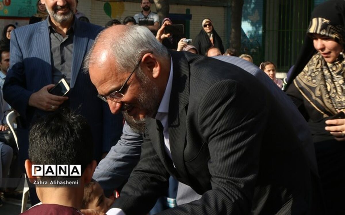 وزیر آموزش و پرورش خطاب به دانش‌آموزان: قول بدهیدبهتر از ما درس‌ بخوانید