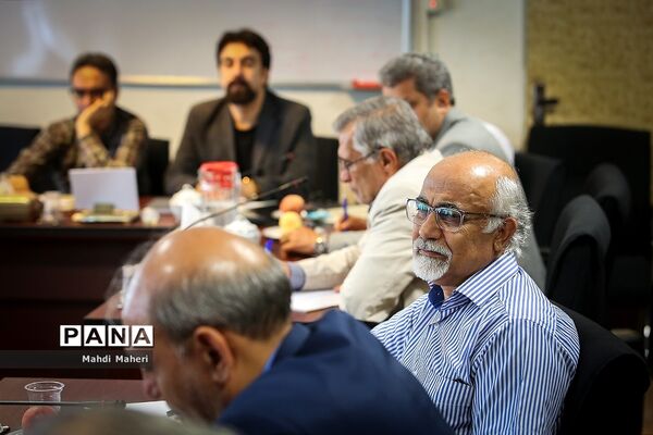 نشست صمیمی کارگروه فرهنگی هنری انتخاب کتاب مسابقات دانایی توانایی