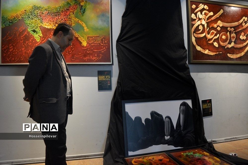 افتتاح نمایشگاه خط و چیدمان‌های عاشورایی در نگارخانه شهر بیرجند