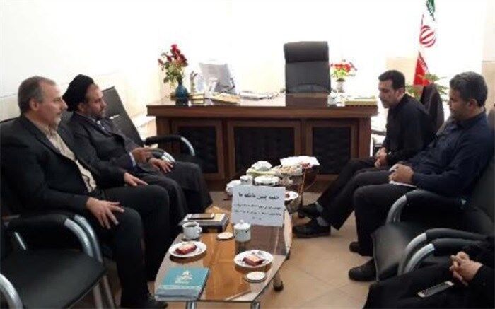 جشن عاطفه ها با هدف ایجاد حس انسان دوستی میان دانش آموزان برگزار می شود