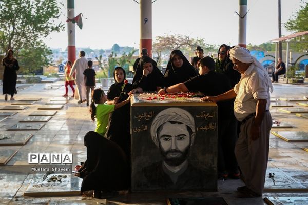 آیین غبارروبی گلزار شهدا به مناسبت سالروز شکست حصر آبادان