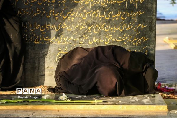 آیین غبارروبی گلزار شهدا به مناسبت سالروز شکست حصر آبادان