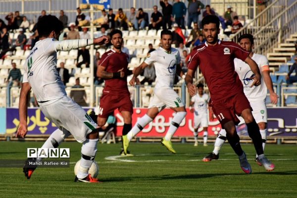 دیدار تیم‌های فوتبال ماشین‌سازی تبریز و شاهین بوشهر