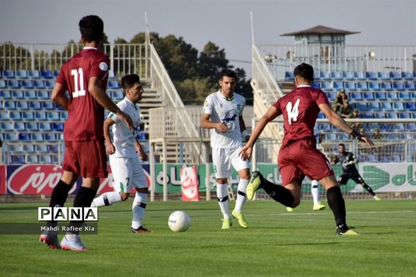 دیدار تیم‌های فوتبال ماشین‌سازی تبریز و شاهین بوشهر