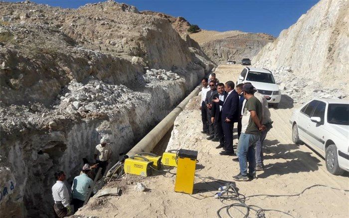 استاندار کهگیلویه و بویراحمد از پروژه در دست اجرای تامین آب شرب شهر لیکک بازدید کرد