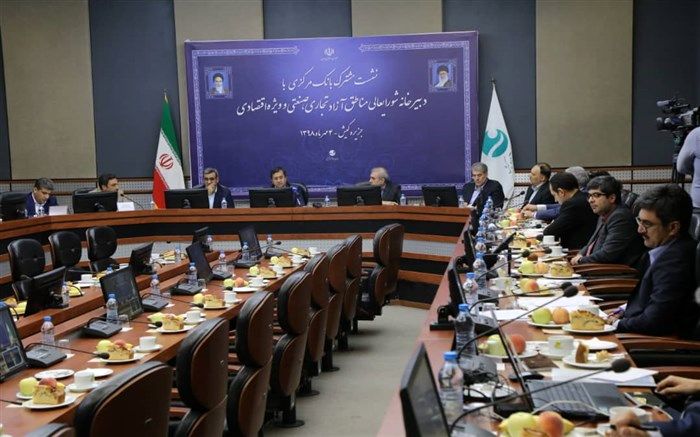 همتی :‌ نرخ تورم نقطه به نقطه و ماهانه کاهش یافت