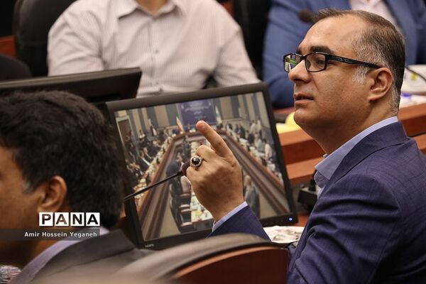 نشست مشترک بانک مرکزی با دبیرخانه شورایعالی مناطق آزاد تجاری، صنعتی و ویژه اقتصادی و فعالان اقتصادی