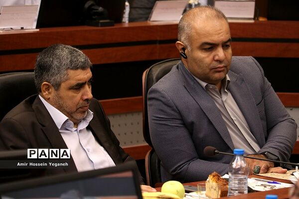 نشست مشترک بانک مرکزی با دبیرخانه شورایعالی مناطق آزاد تجاری، صنعتی و ویژه اقتصادی و فعالان اقتصادی