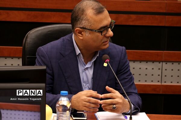 نشست مشترک بانک مرکزی با دبیرخانه شورایعالی مناطق آزاد تجاری، صنعتی و ویژه اقتصادی و فعالان اقتصادی