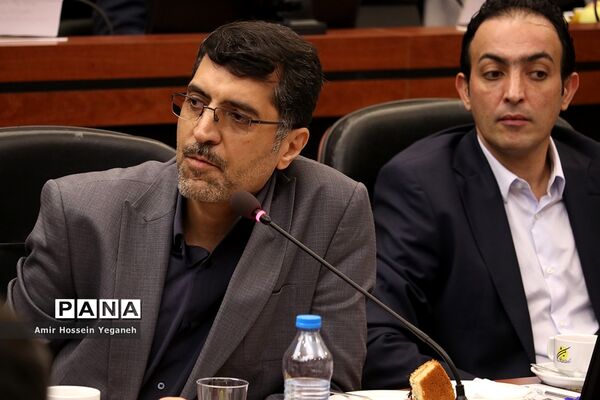 نشست مشترک بانک مرکزی با دبیرخانه شورایعالی مناطق آزاد تجاری، صنعتی و ویژه اقتصادی و فعالان اقتصادی