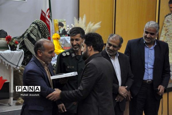 شب شعر و خاطره شوق شهادت به مناسبت هفته دفاع مقدس