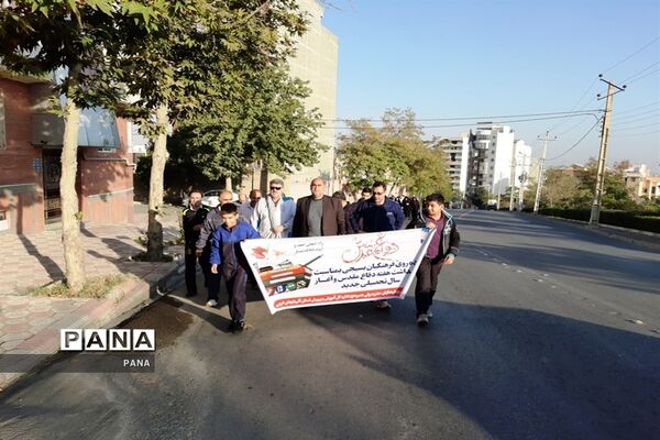 پیاده‌روی فرهنگیان بسیجی به‌مناسبت گرامیداشت هفته دفاع مقدس و آغاز سال تحصیلی جدید