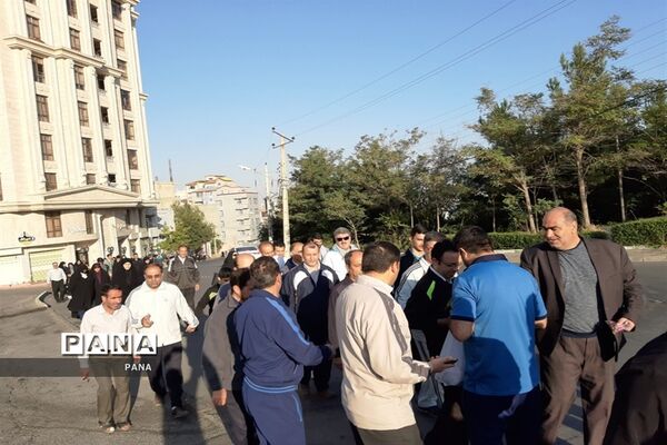 پیاده‌روی فرهنگیان بسیجی به‌مناسبت گرامیداشت هفته دفاع مقدس و آغاز سال تحصیلی جدید